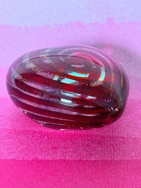 GLASS EYE STUDIO Hand-Blown Heart Art Glass Paperweight